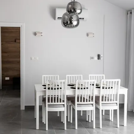 Bayview Terraces Apartment *