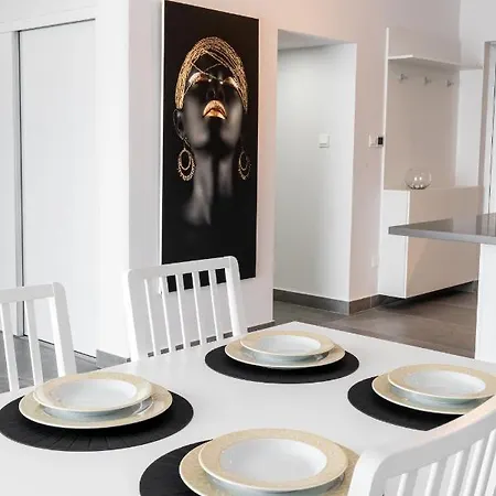 Bayview Terraces Apartment *